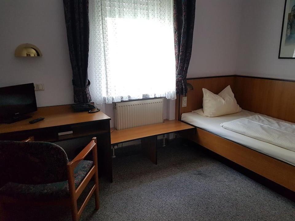 Traube Hotel Oeffingen Фелльбах Екстер'єр фото