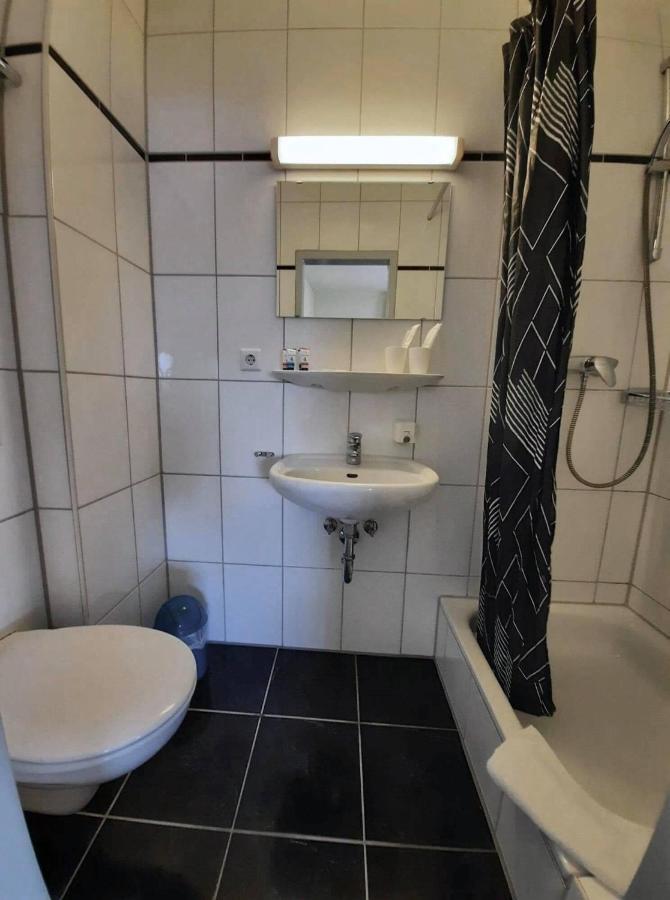 Traube Hotel Oeffingen Фелльбах Екстер'єр фото